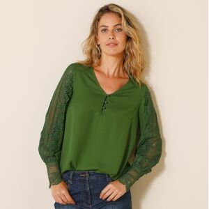 Blouse macrame col V manches longues, crepe fluide - BlancheporteJuste irresistible, cette blouse fluide joue l'elegance romantique pour suivre toutes vos tenues, sans faute de style. A adorer pour ses boutons perle raffines ou ses effets de dentelle et d