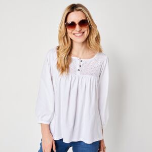 T-shirt manches 3/4, empiècement broderie anglaise - BlancheporteOh la jolie broderie anglaise ! Délicate, raffinée, elle charme nos basiques de son effet ajouré discret. En jean, en chino ou en short, ce tee-shirt en jersey fluide n'a pas fini de nous pl - Publicité