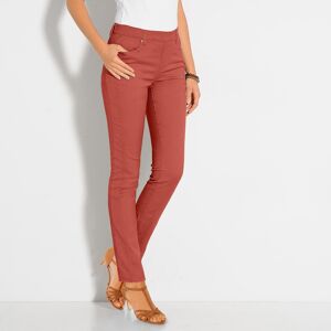 Pantalon stretch coutures affinantes - BlancheporteOffrez-vous une silhouette zero defaut avec ce pantalon cree avec des coutures decalees sur les côtes pour un effet affinant immediat. L'accessoire parfait? Une paire de talons et a vous la silhouette ela