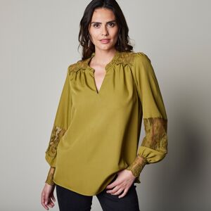 Blouse dentelle manches longues blousantes - BlancheporteMerveilleuse vous serez dans cette blouse qui joue la carte de l'ultra féminité et du glamour pour vous séduire. Dentelle ultra visuelle, manches blousantes et détails volantés, elle a de quoi vous  - Publicité