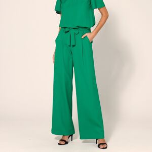 Pantalon uni large et fluide - BlancheporteIl joue la tendance elancee, affine la silhouette et fait onduler l'allure... Pour sublimer la saison, le pantalon large entre dans la danse ! Une piece mode qui n'oublie pas d'etre confortable, grace a sa taille