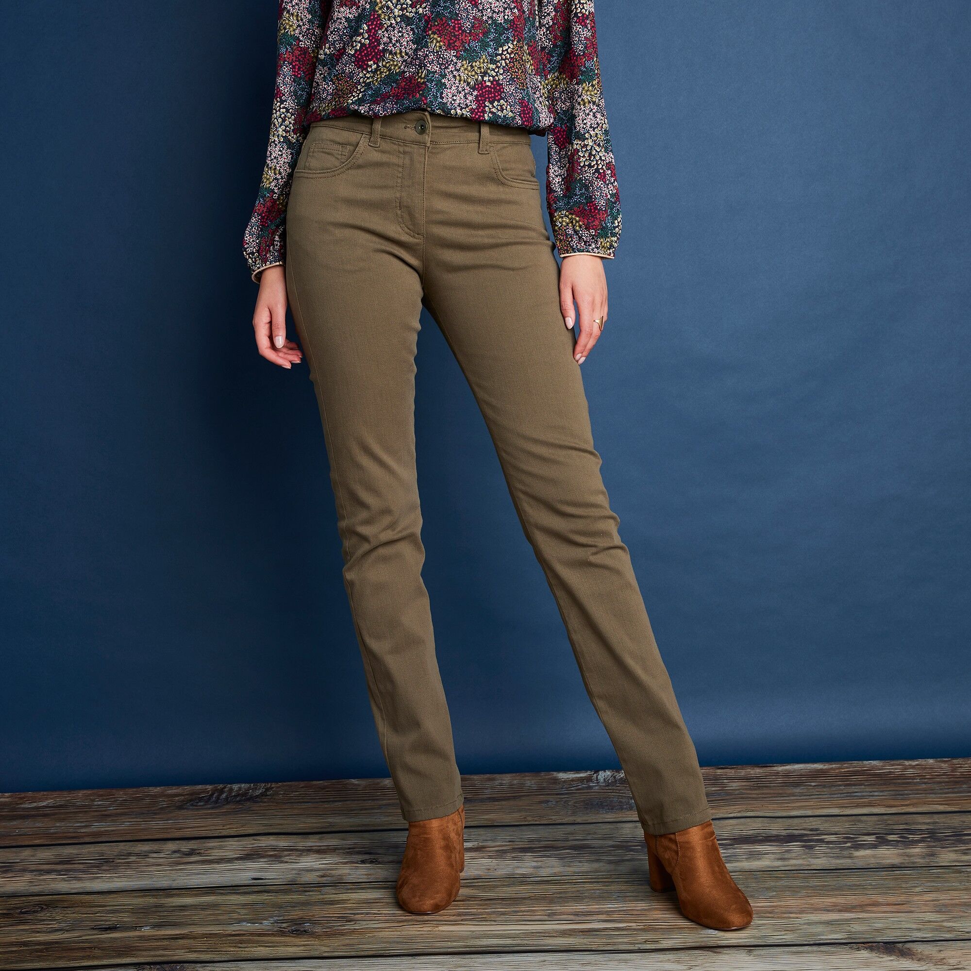 Pantalon droit gainant - grande stature entrej. 78 cm - 42 - Vert - Colors&coBye-bye les complexes avec ce pantalon gainant, pensé pour votre look et votre bien-être ! Avec une jolie chemise, une ceinture bien choisie et des boots en suédine, il sera le c