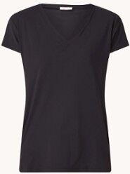 Studio Anneloes Roller T-shirt van travelstof met V-hals - Zwart