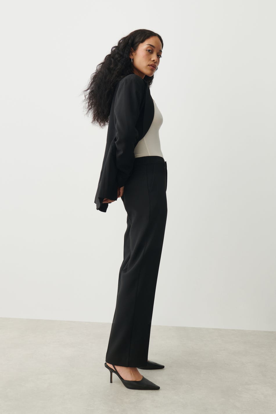 Gina Tricot Straight REGULAR trousers 46  Black (9000)