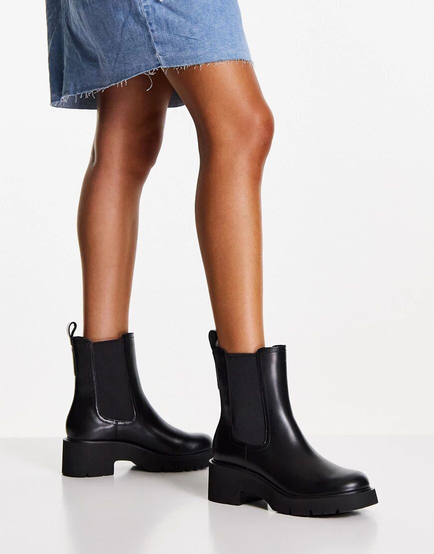 Camper leather heeled chelsea boots in black  Black