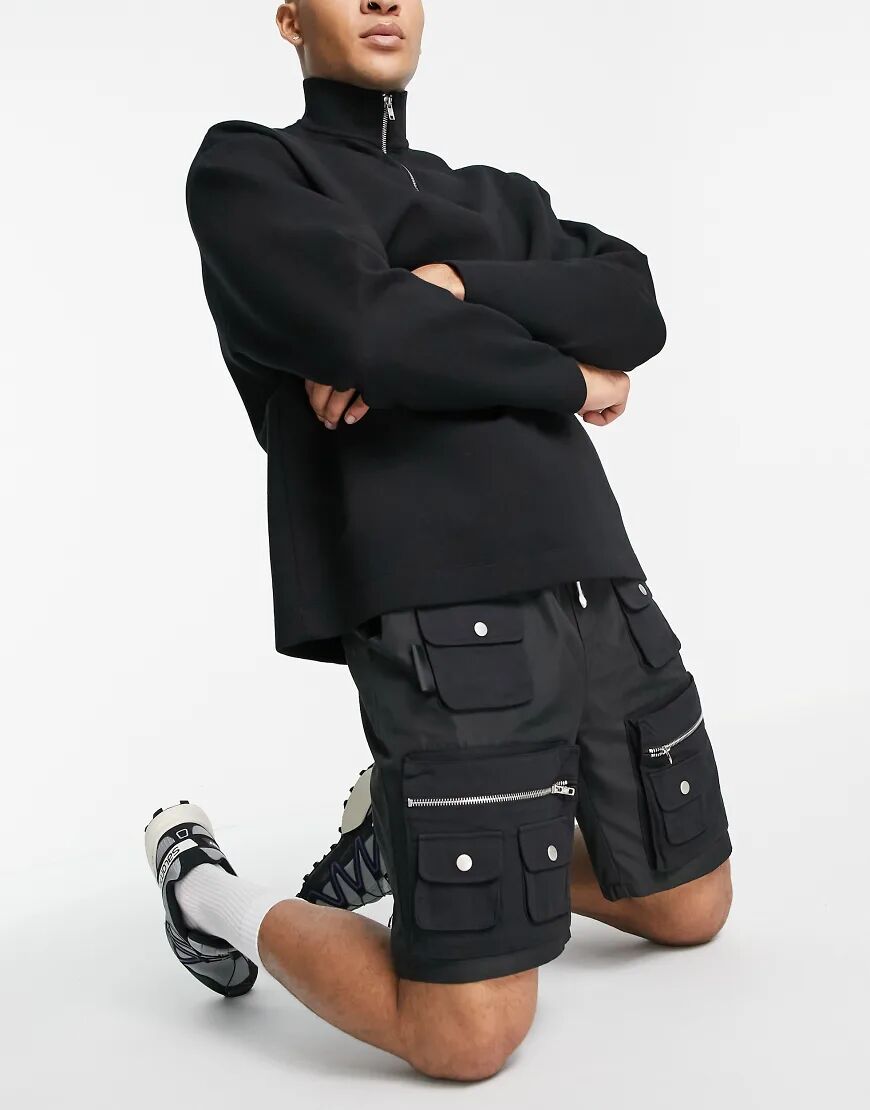 Mennace cargo shorts in black with 3D pockets  Black