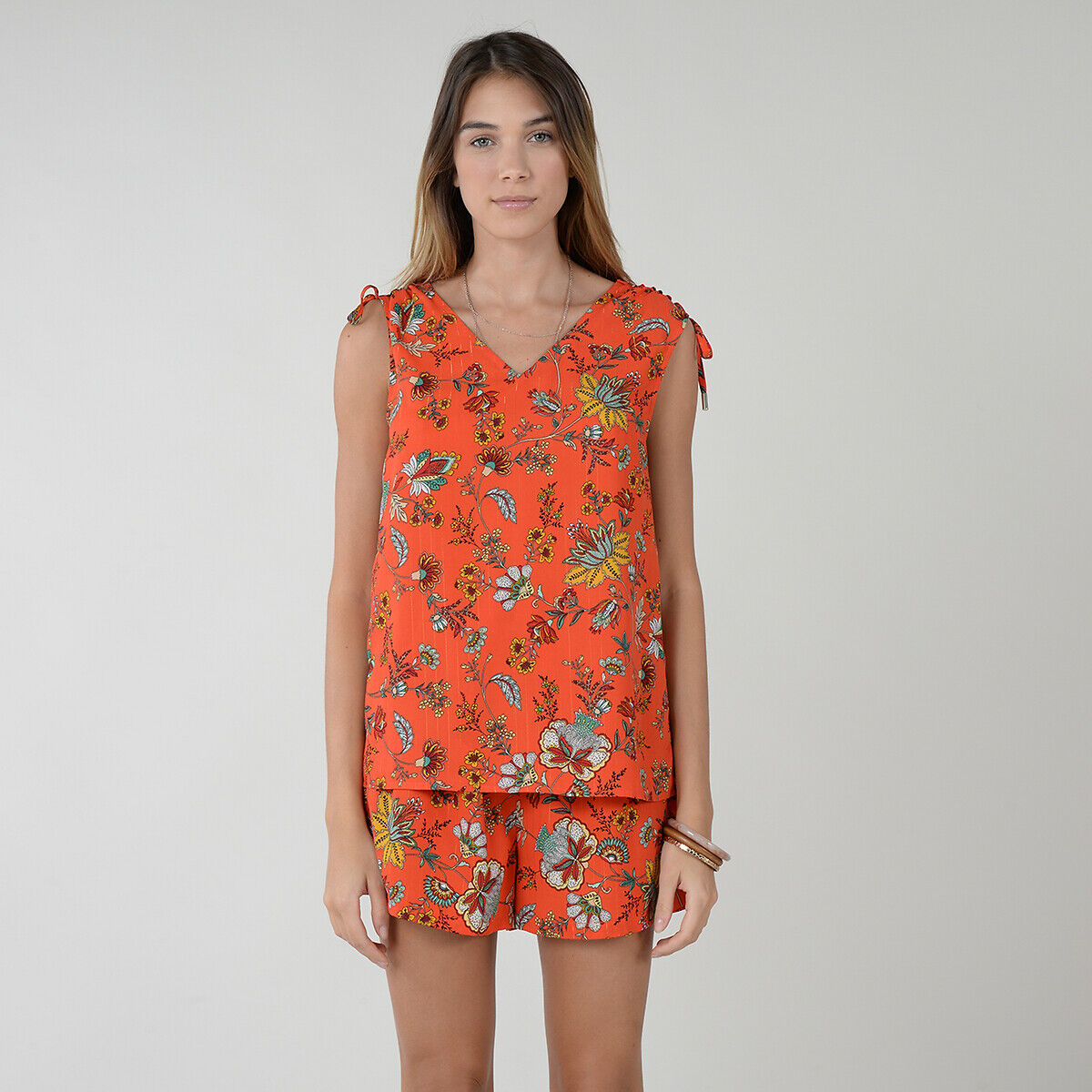 Molly Bracken Blusa florida de cavas, com franzidos, decote em V   Vermelho