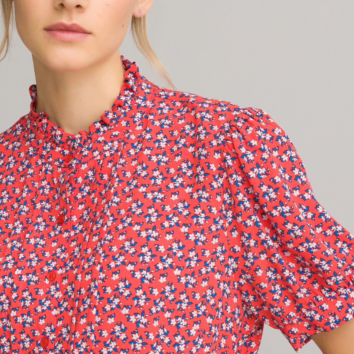 La Redoute Collections Camisa com gola subida e mangas curtas, estampado floral   estampado fundo vermelho