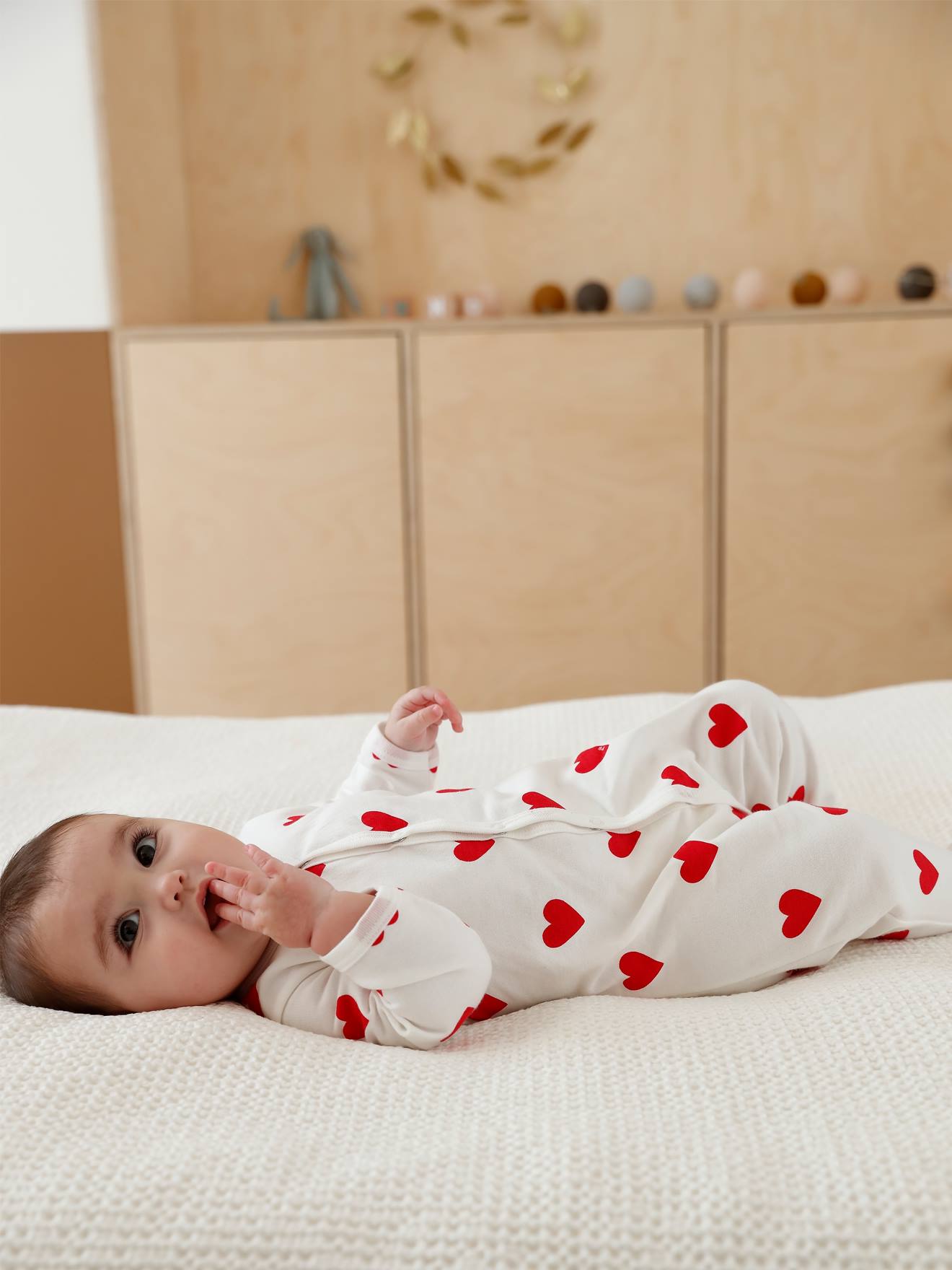 Pelele para bebé con corazones de felpa Petit Bateau blanco claro estampado