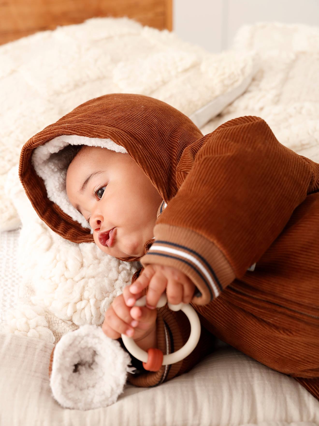 VERTBAUDET Mono de pana con pies y manoplas desmontables para bebé beige