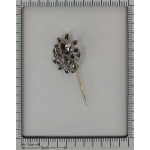 58 FACETTES Broche  1760 épingle diamant rococo- un héritage précieux - Publicité