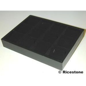 Ricestone 3a) Plateaux 20 x 15 cm presentant 12 paires de boucle d'oreille.