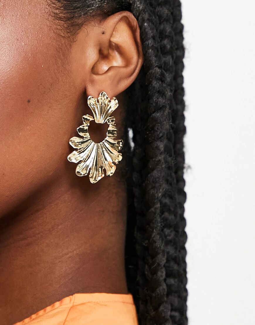 Pieces ornate oversized earrings in gold  Gold