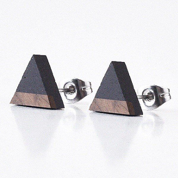 GRAVELLI JEWELLERY Náušnice Triangle Wood – antracit