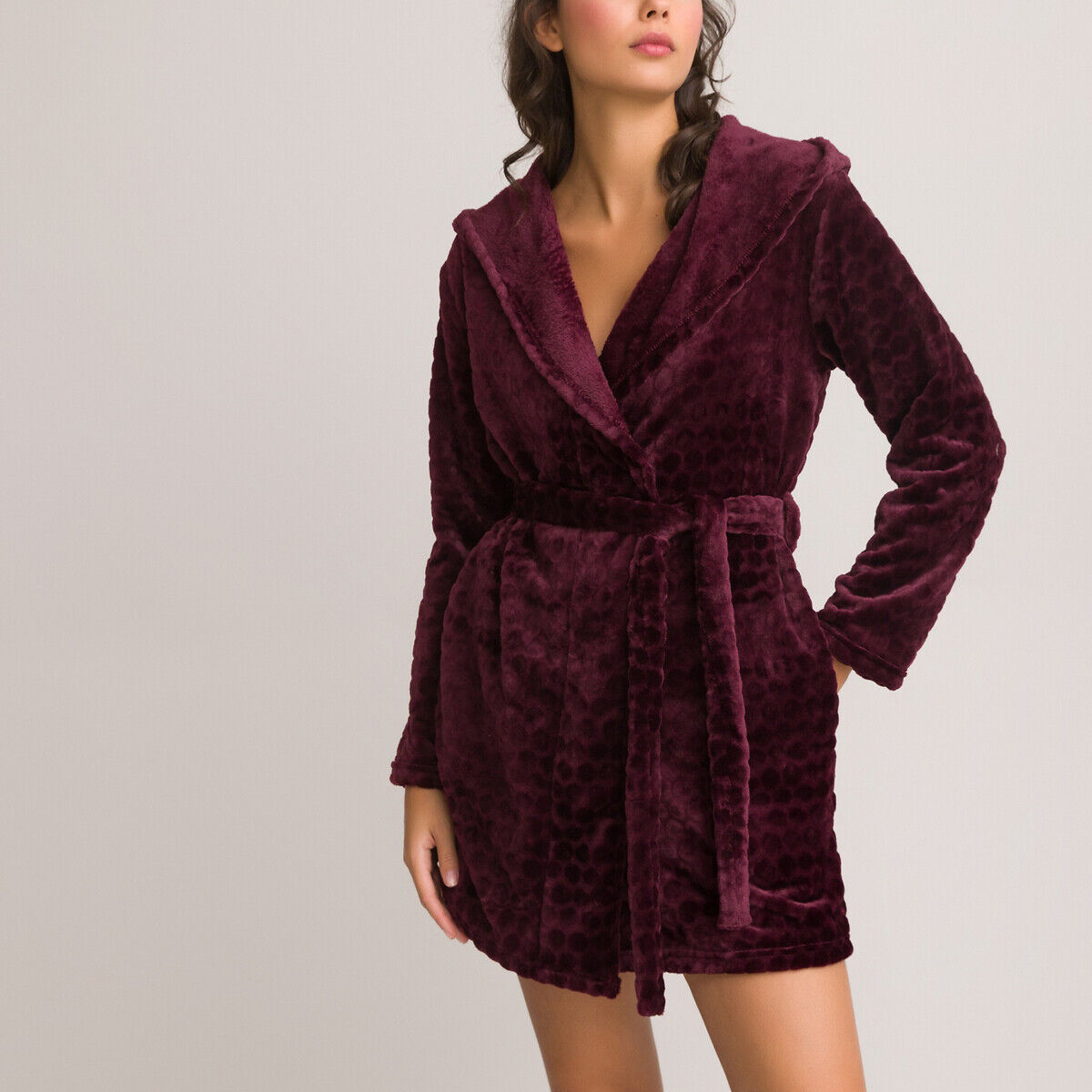 LA REDOUTE COLLECTIONS Morgenmantel aus Fleece mit Kapuze und Tupfenmuster ROT