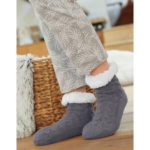 Chaussons-chaussettes torsades antiderapants - BlancheporteLes petits picots antiderapants dessous sont penses pour le bien-etre et la securite. Le dessus en tricot torsade et l'interieur fourre offrent le reconfort et le style... Objectif chaleur avec ce