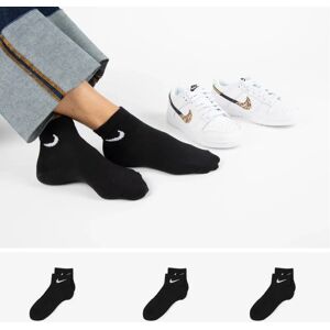 Nike Chaussettes X3 Quarter noir 39/42 femme - Publicité