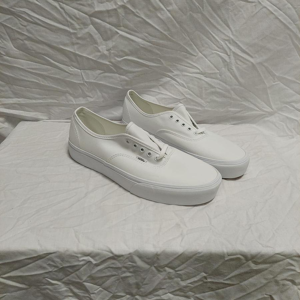 Chaussure VANS T47 Blanc 47 - Publicité