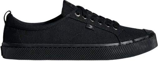 Cariuma OCA Low Shoes (All Black Canvas)