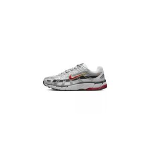 Nike Femme P-6000 Sneaker, White/Varsity Red-MTLC Gris Platinum, 40.5 EU - Publicité