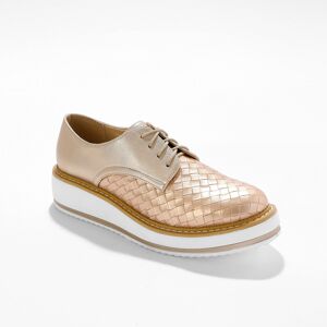 Derbies compensés effet tissé - BlancheporteMontée sur une semelle compensée soulignée d'une ligne contrastée, cette paire de chaussures à lacet remet au goût du jour l'indémodable esprit sport chic. L'effet tissage sur le dessus la rend d'autant plus int - Publicité