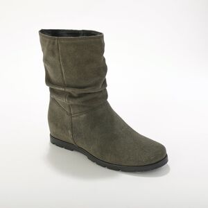 Bottes plissees mi-hautes en daim avec semelle compensee invisible - BlancheporteVoici une botte en daim facile a vivre pour suivre toutes vos tenues ! Elle joue avec les bons details mode : effet plisse boheme, semelle crantee actuelle et... un talon com