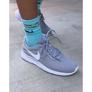 Nike Chaussures Nike Tanjun Gris Femme - DJ6257-003 Gris 7.5 female