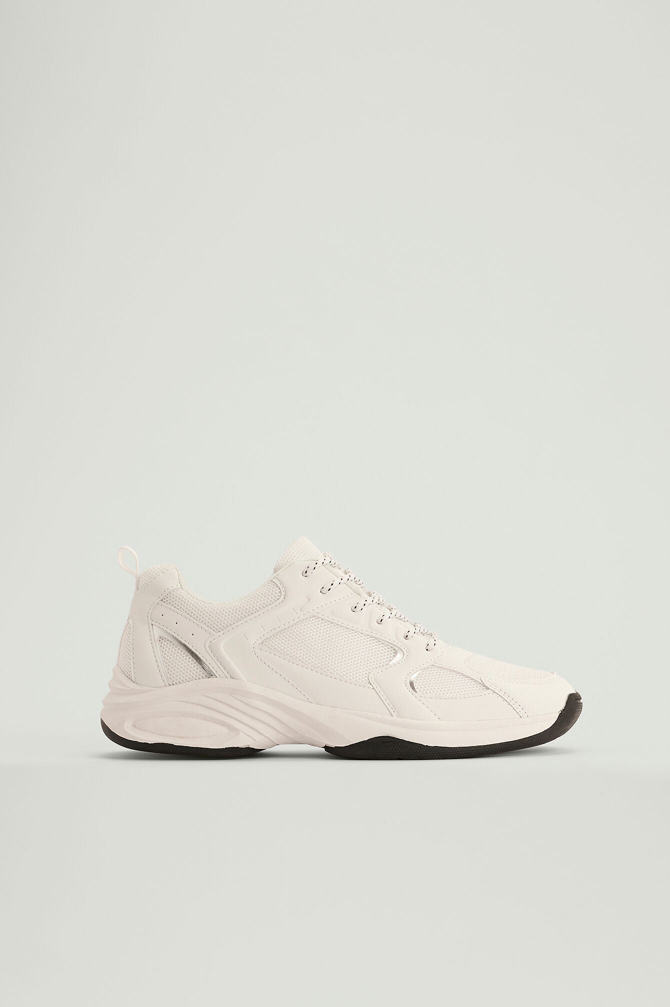 NA-KD Shoes Slim joggesko med såle - White