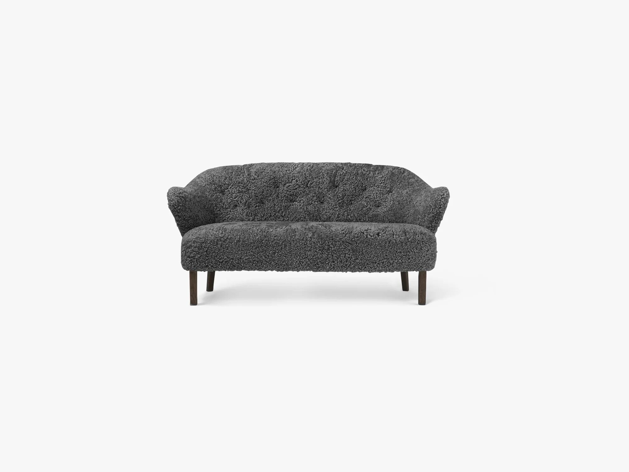 By Lassen Ingeborgs sofa, saueskinn / antrachitt