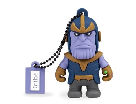 Tribe Pen USB2 com 16 GB e personagem dos filmes Marvel. A ponta USB está na cabeça do boneco. A pequena tampa que está pendurada na corrente encaixa no corpo do boneco quando a pen está a ser usada.