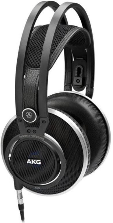 AKG K812