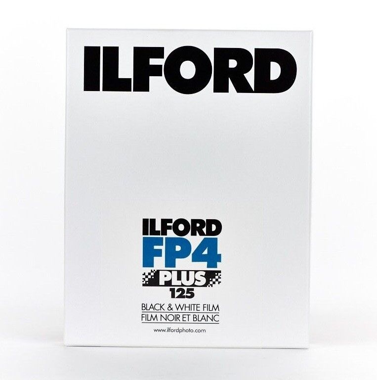 Ilford FP4 Plus 125 4x5' mustavalkofilmi