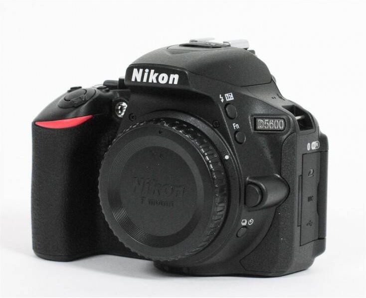 Nikon D5600 Cuerpo (en Caja De Kit)