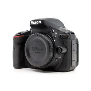 Nikon D5300 (Condition: Excellent)