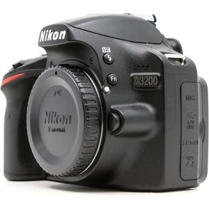 Nikon D3200 (Condition: Excellent)