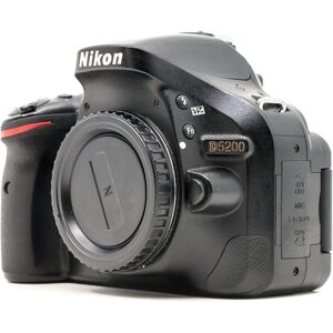 Nikon D5200 (Condition: Good)