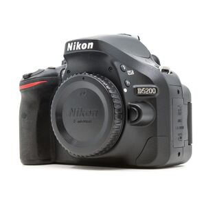 Nikon D5200 (Condition: Excellent)