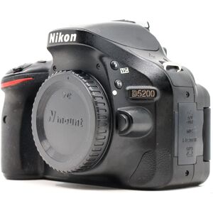 Nikon D5200 (Condition: Good)