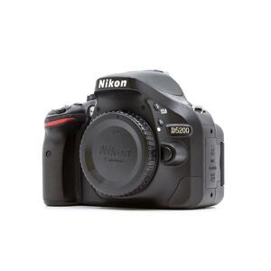 Nikon D5200 (Condition: Excellent)