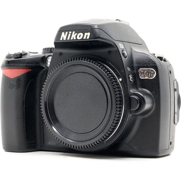 nikon d40x (condition: well used)