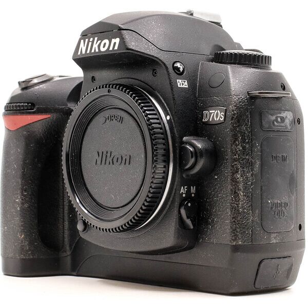 nikon d70s (condition: well used)