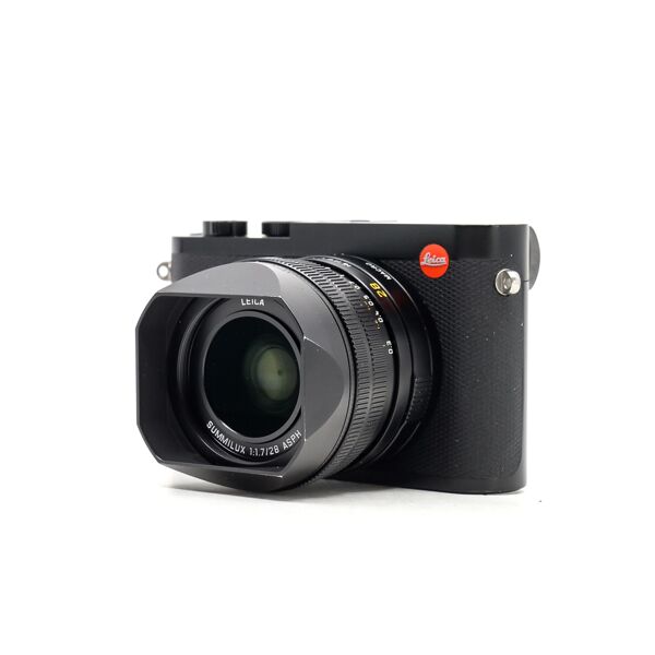 leica q2 (condition: well used)