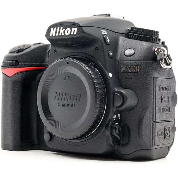 nikon d7000 (condition: excellent)