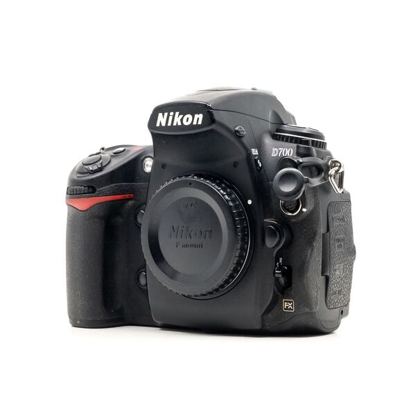 nikon d700 (condition: well used)