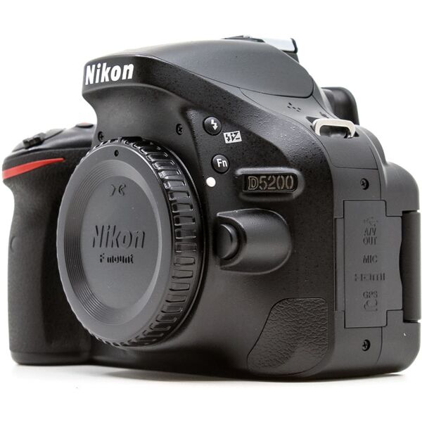 nikon d5200 (condition: excellent)