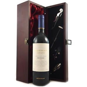 Cape Heights Shiraz 2016 (Red wine) in a wooden presentation box with four wine accessories, 1 x 750ml