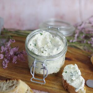 Fromage De Vache Frais Aux Fines Herbes - En direct de Elevage La Doudou (Essonne)