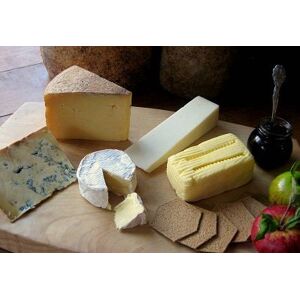 TheGiftbox Organic Cheese Board, Crackers and Chutney Hamper