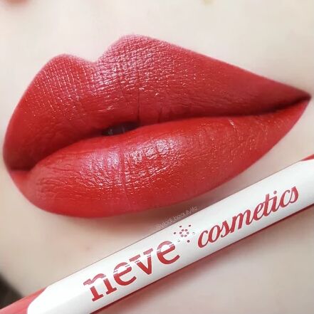 neve cosmetics Matite labbra Matita Labbra Amaranto Caldo Status