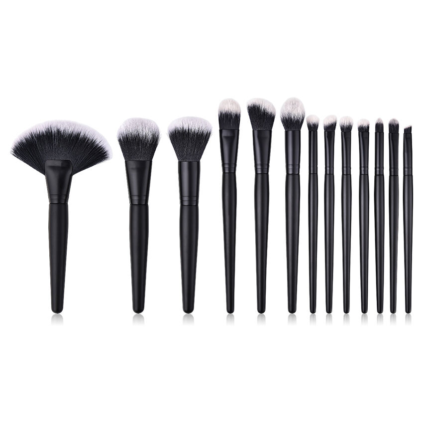 Revolt Brush Kit Black Edition